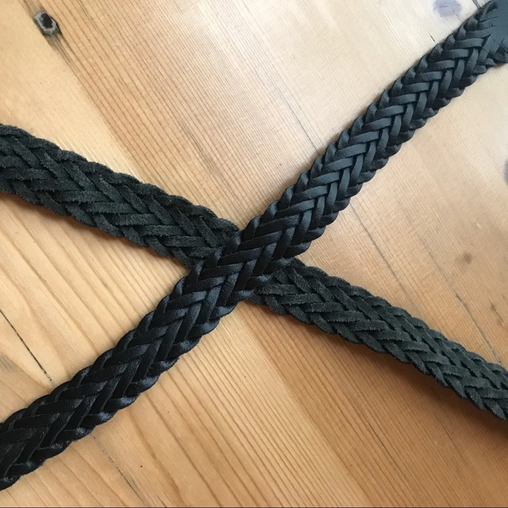 M-L Black Leather Woven Argentina Leather Belt EUC 41”